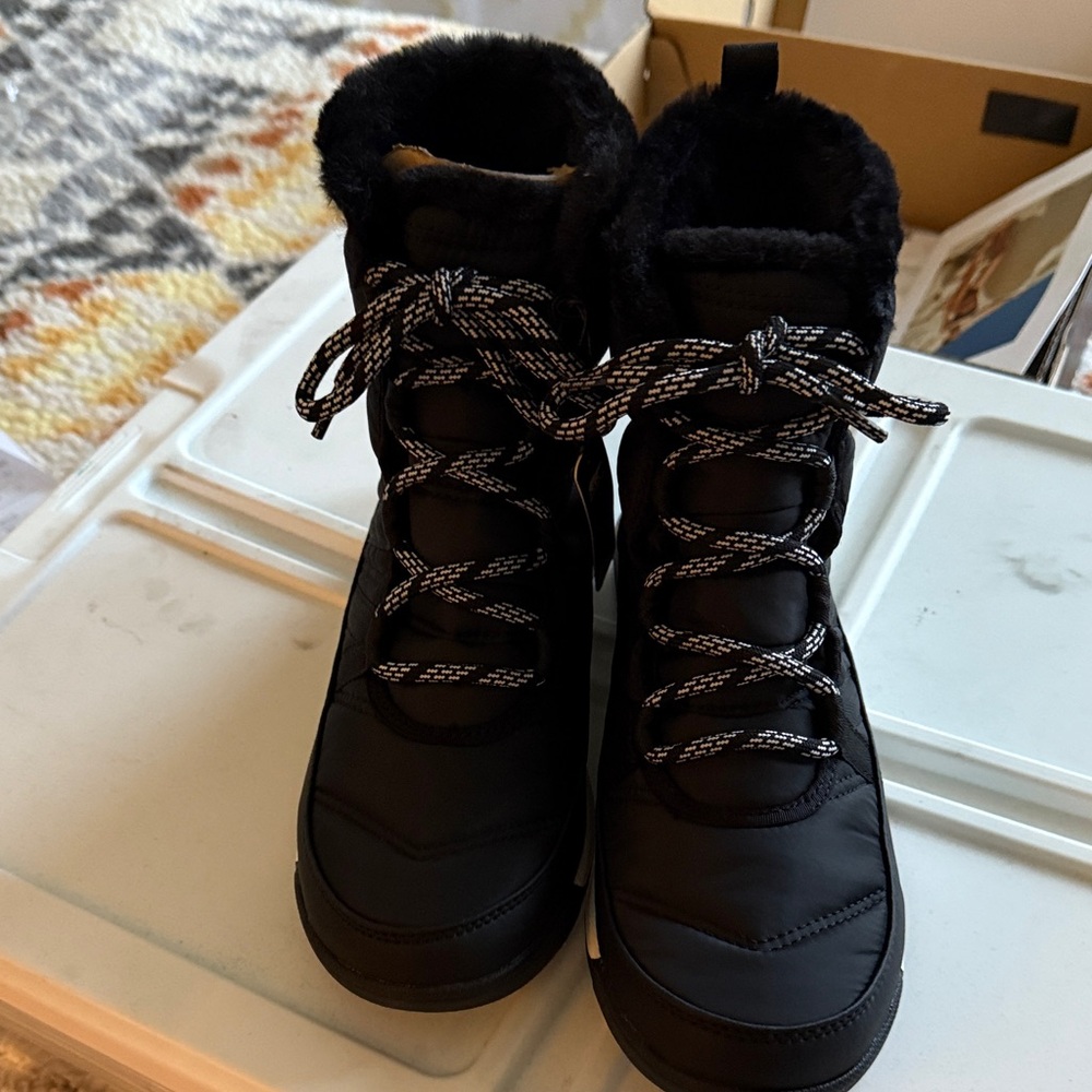 Sorel Winter Boots with White Sole - Picture 4 of 5